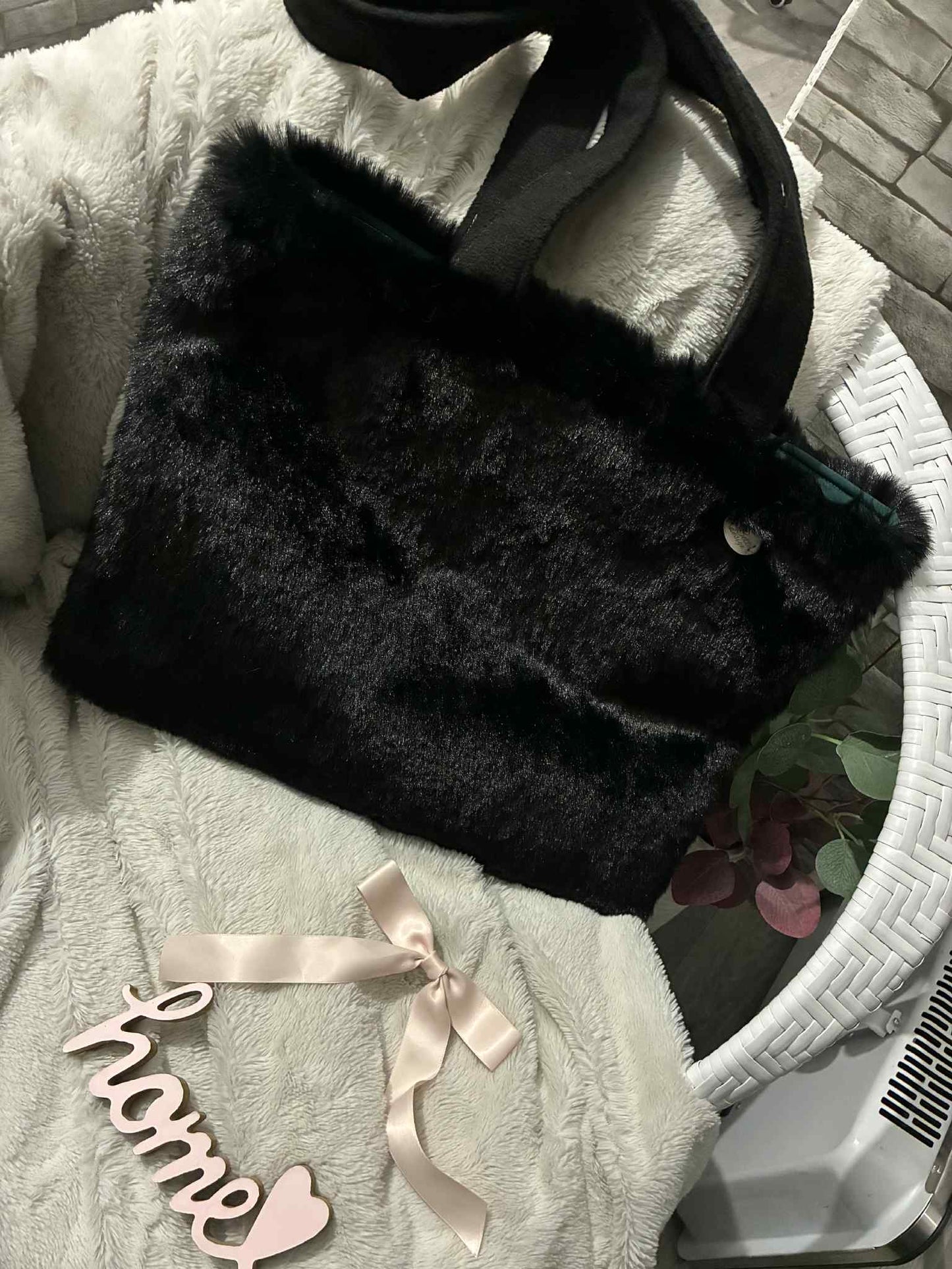 Limitierte Premium-Kunstfelltasche – Eine neue Definition von modernem Luxus