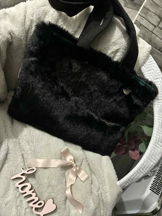 Limitierte Premium-Kunstfelltasche – Eine neue Definition von modernem Luxus